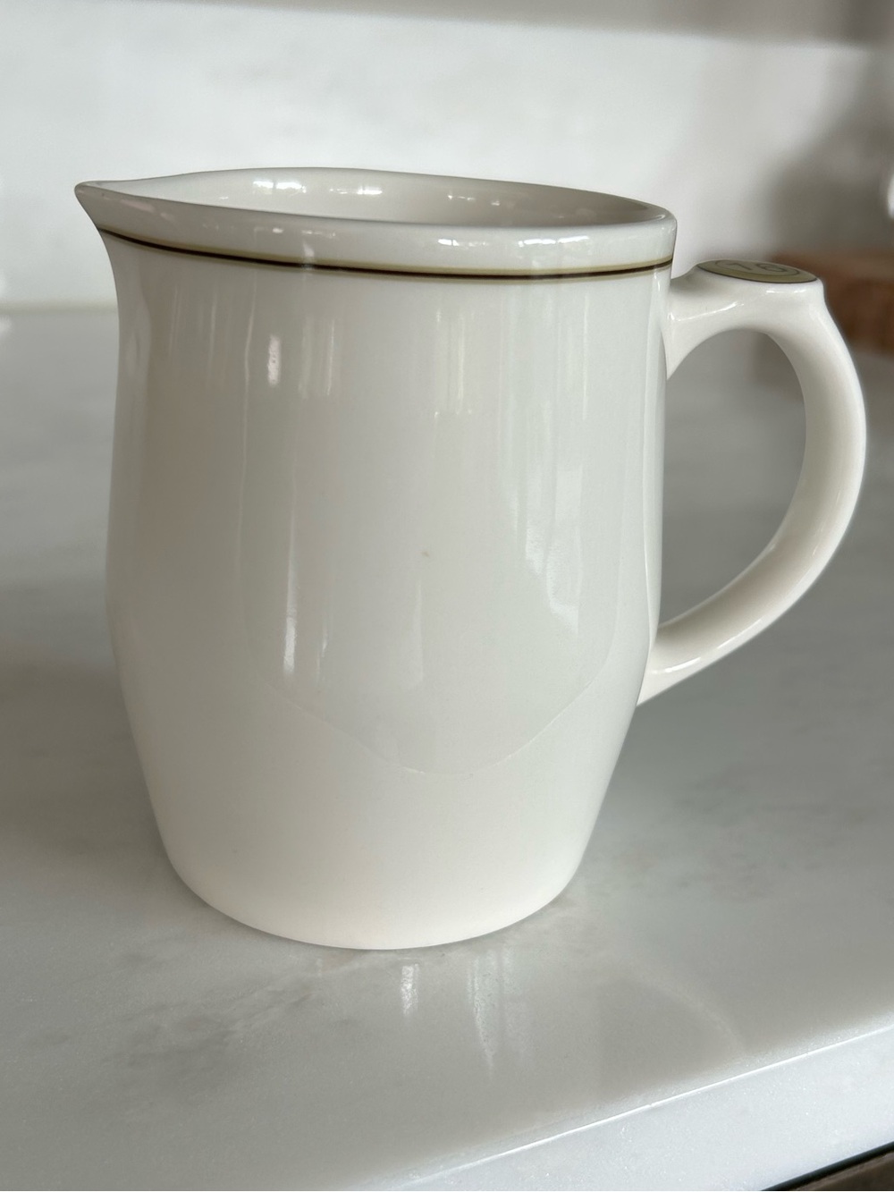 Starbucks Coffee 2008 White Frothing Barista Pitcher Creamer Jug 16 oz Ceramic